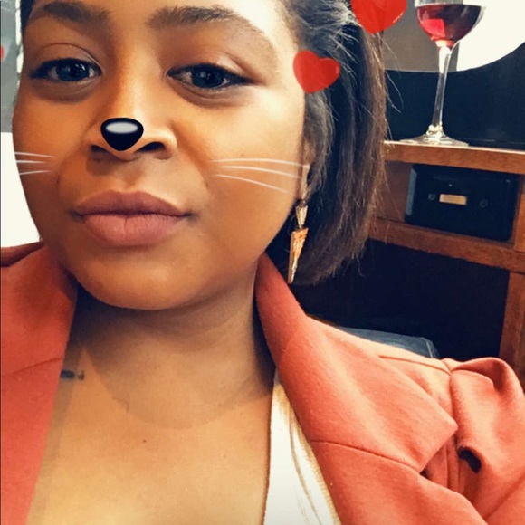 Meet your Posher, Tara - Picture 3 of 6